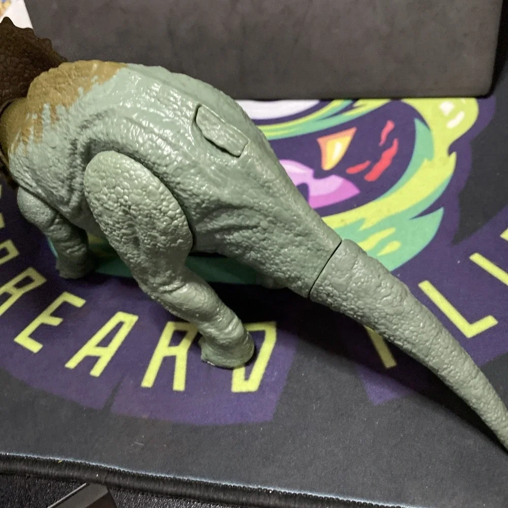 Jurassic World Primal Attack Triceratops Sound Strike Dinosaur Action Figure